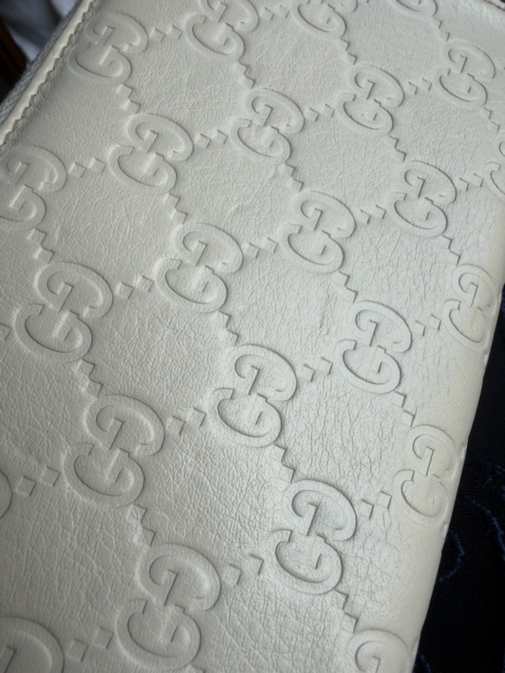 Gucci White Embossed GG Zip-Around Wallet - Picture 4 of 8